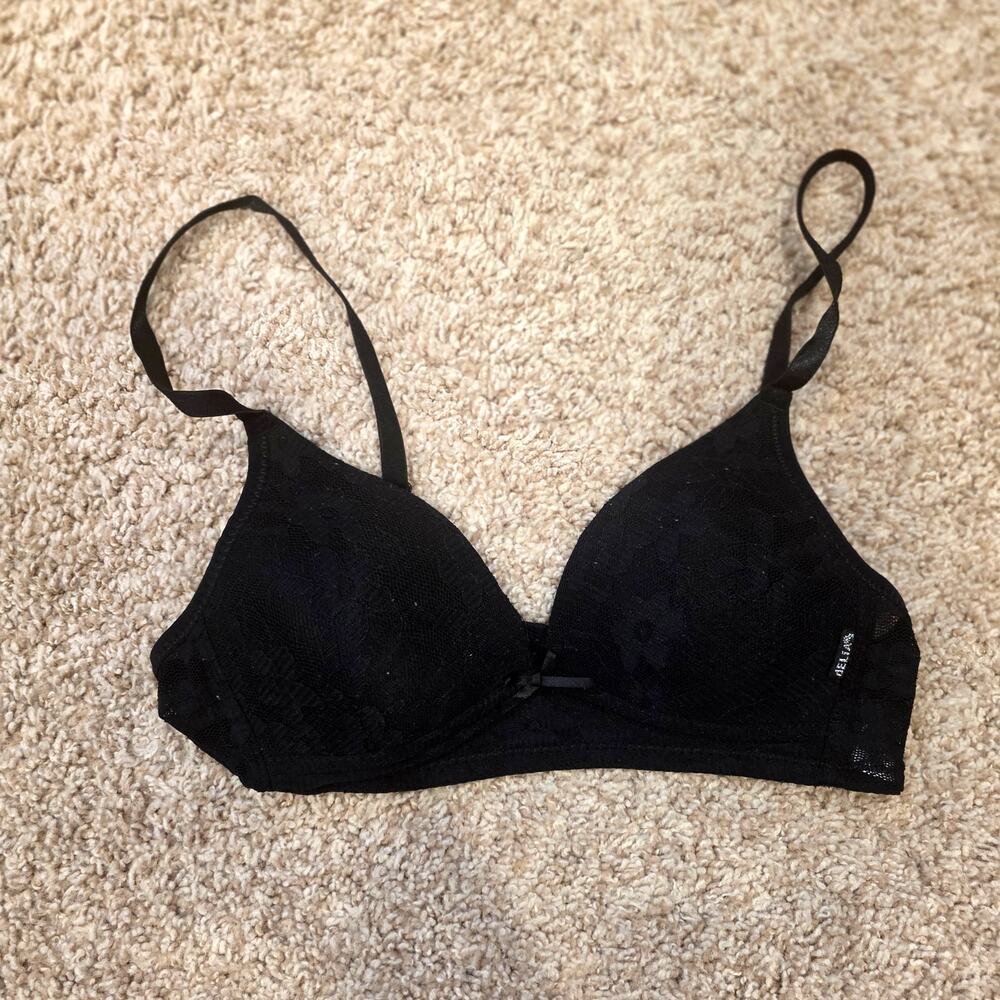 Delia's Black small tshirt bra sz 36A